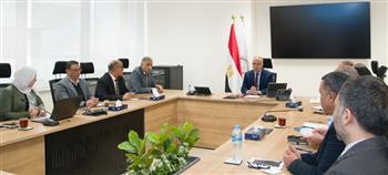 وزير الري يبحث مع قيادات الوزارة خطة تنفيذ أعمال الصيانة والإحلال للمنشآت المائية