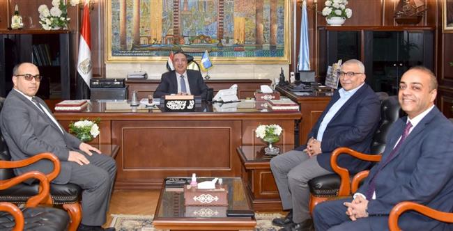محافظ الإسكندرية يتابع مع رئيس شركة بتروجاس الإسكندرية مدى توافر أسطوانات البوتاجاز