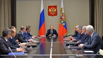   "بوتين" يبحث مع أعضاء مجلس الأمن الروسي قضايا شؤون الدفاع والسياسة الخارجية