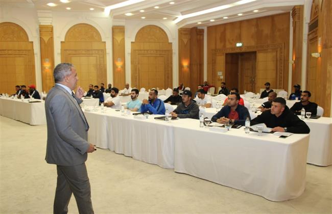 محاضرات نظرية وعملية في الدورة العربية العسكرية الرابعة لتدريب وتحكيم رياضة الخماسي العسكري