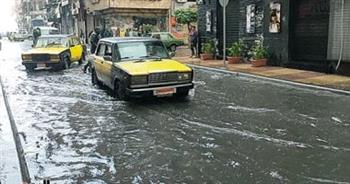   سقوط أمطار غزيرة على الإسكندرية مع استمرار تداول الحاويات بالميناء