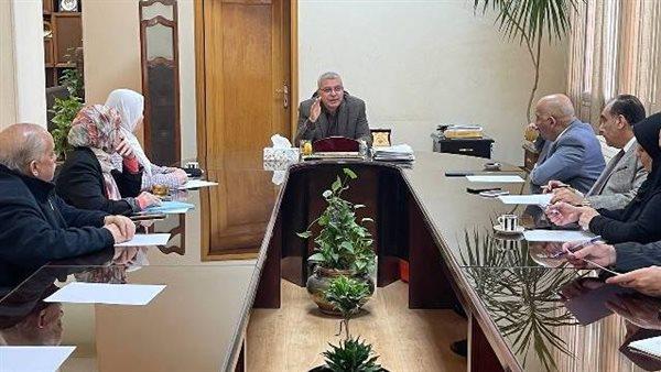 رئيس جامعة الزقازيق يناقش تقارير الأداء الربع سنوية لقطاع تنمية البيئة