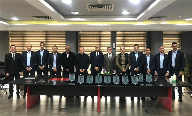اتحاد الكرة يكرم الحكام والمشاركين في بطولة كأس الأمم الإفريقية.. صور