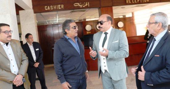 محافظ أسوان يشيد بالمبادرات الرئاسية التى توجه للاسر الأولى بالرعاية