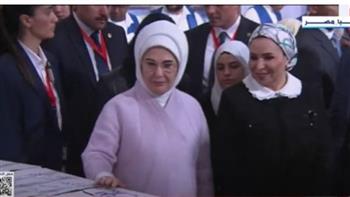   السيدة انتصار السيسى وقرينة الرئيس التركى تزوران مقر الهلال الأحمر المصرى