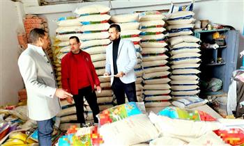   ضبط كميات كبيرة من الأرز قبل بيعها بالسوق السوداء بمركز أبو حمص