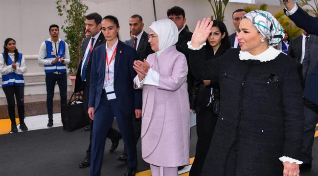 السيدة انتصار السيسي تعرب عن سعادتها بما حققه شباب وشابات مصر من نجاح بقطاع الحماية الاجتماعية