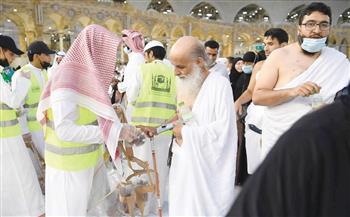   صحيفة سعودية: المملكة تضع خدمة ضيوف الرحمن في صدارة أولوياتها