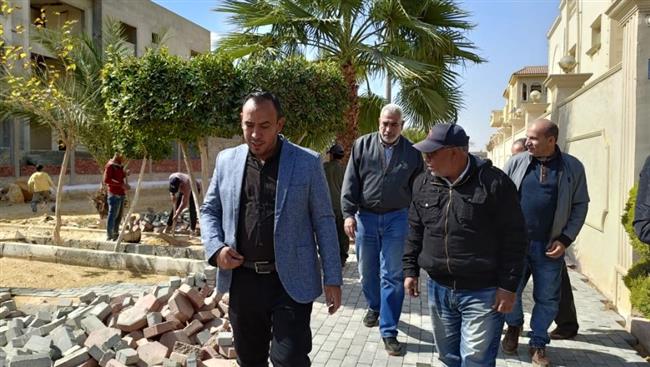 رئيس جهاز الشروق يتابع أعمال تنسيق الموقع بحي النادي ورفع كفاءة الطرق