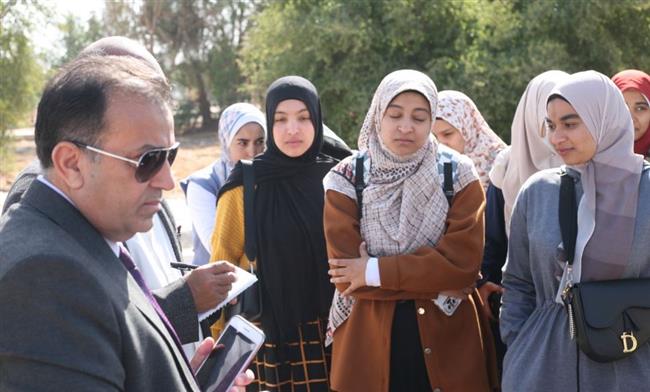 " عكاوي" يجري جولة تفقدية داخل مزارع الجامعة 
