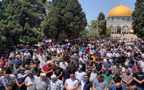 25 ألف فلسطيني يؤدون صلاة الجمعة في رحاب المسجد الأقصى
