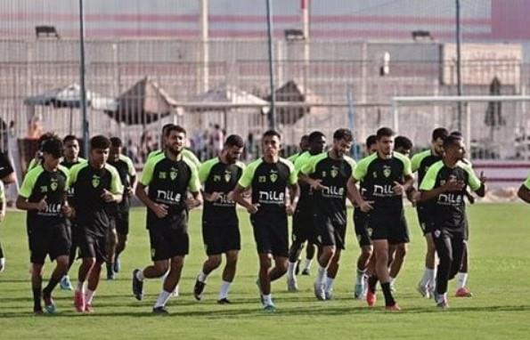 جوميز يعقد جلسة خاصة مع لاعب الزمالك في التدريبات