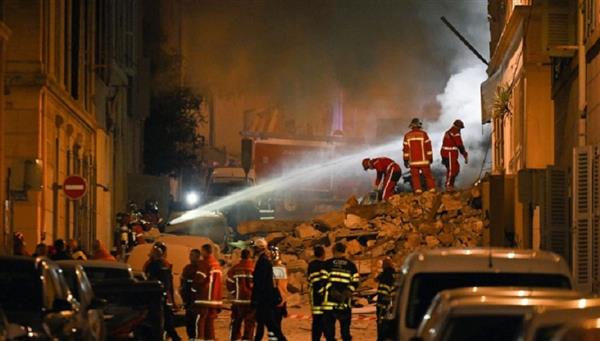 مصرع شخص وفقدان 4 إثر انهيار مبنى سابق التجهيز في مدينة فلورنسا الإيطالية