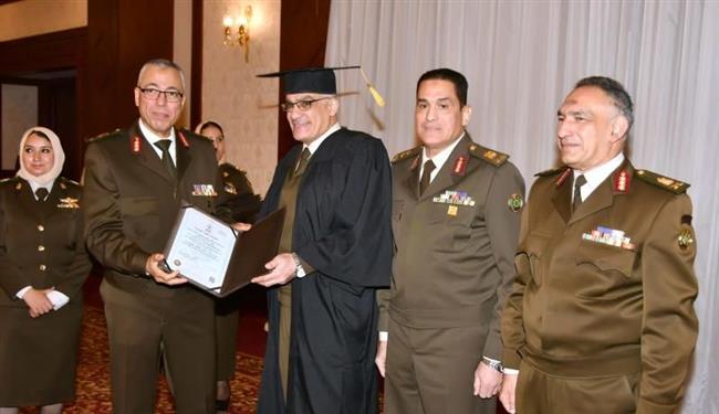 الأكاديمية الطبية العسكرية تنظم مراسم تسليم الشهادات العلمية وتكريم المتميزين