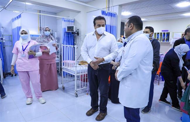 وزير الصحة يتفقد مستشفى الأطفال التخصصي بـ"بنها" ويوجه بصرف مكافأة للعاملين