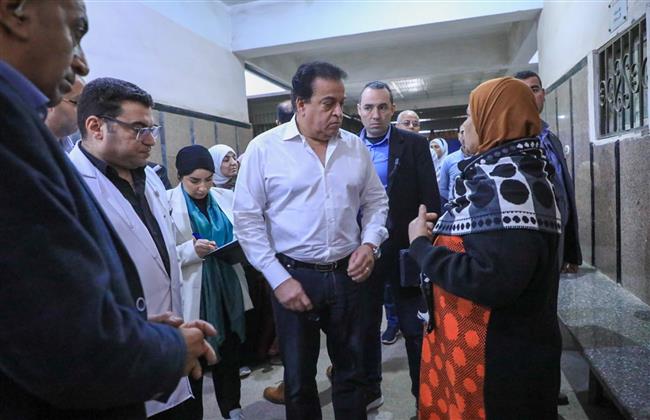 وزير الصحة يتفقد مستشفى قويسنا المركزي ويوجه بفتح تحقيق حول تغيب أعداد كبيرة من الفرق الطبية