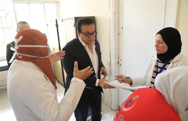 ضمن جولاته الميدانية المفاجئة.. وزير الصحة يتفقد مركز طب أسرة المستقبل