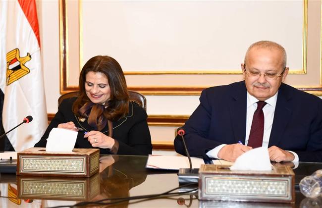 وزارة الهجرة وجامعة القاهرة يوقعان بروتوكول تعاون