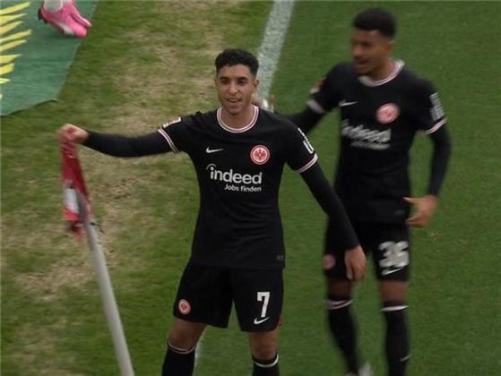 الدوري الألماني .. "مرموش" يسجل هدفًا في تعادل فرانكفورت مع فرايبورج