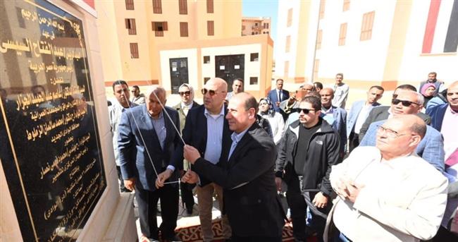 وزير الإسكان ومحافظ الوادى الجديد يفتتحان "درة الوادى" في الخارجة 