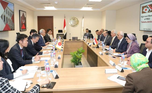 وزير التربية والتعليم يعقد اجتماعًا مع اللجنة التنفيذية المصغرة لمشروع المدارس المصرية اليابانية