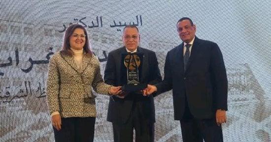 محافظو الشرقية والإسكندرية ودمياط وبني سويف يعبرون عن شكرهم بالفوز بجوائز "حوافز تميز الأداء"