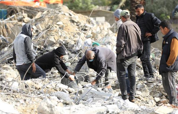 استشهاد وإصابة عشرات الفلسطينيين في اليوم الـ 136 من الحرب على غزة
