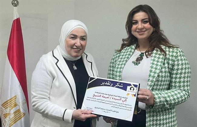 رابطة المرأة المصرية تكرم أميمة الشيخ رائدة العمل الاجتماعي بالإسكندرية 