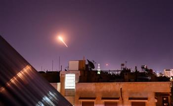   عدوان جوي إسرائيلي استهدف جنوب دمشق فجر اليوم.. والدفاعات الجوية أسقطت عددا من الصواريخ