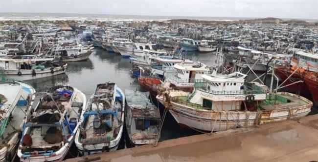 استمرار إغلاق ميناء برج البرلس أمام حركة السفن لسوء الأحوال الجوية
