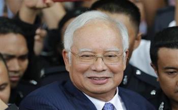   تخفيض عقوبة سجن رئيس الوزراء الماليزي السابق بتهمة الفساد من 12 إلى 6 سنوات