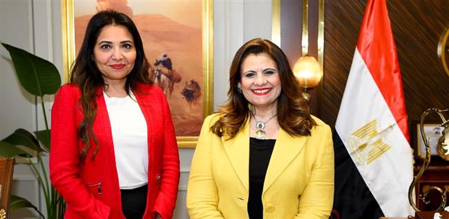 وزيرة الهجرة تلتقي مدير برامج المسئولية المجتمعية في "توتال" 