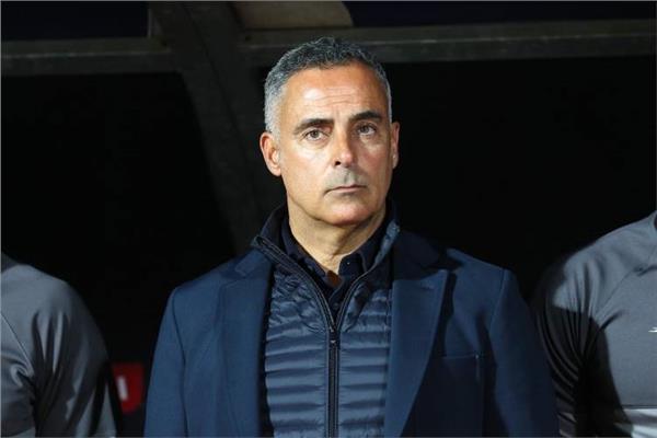 الكونفدرالية الإفريقية .. جلسة بين "جوميز" ولاعبي الزمالك على هامش المران