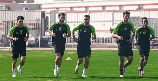 الكونفدرالية الإفريقية .. فقرة بدنية للاعبي الزمالك في مران اليوم