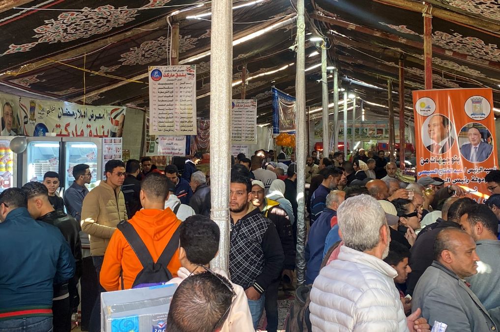 محافظ الإسكندرية يفتتح معرض "أهلا رمضان" للبيع بأسعار مخفضة بمنطقة محرم بك