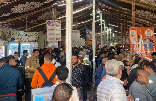 محافظ الإسكندرية يفتتح معرض "أهلا رمضان" للبيع بأسعار مخفضة بمنطقة محرم بك 