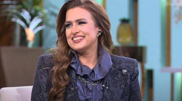 الفنانة سيمون تروج لمسلسلها الجديد صيد العقارب