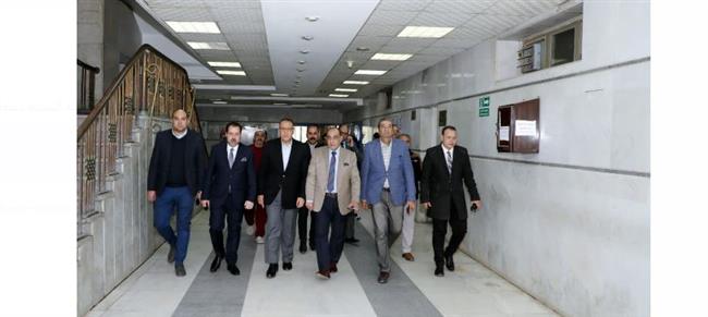 محافظ الشرقية ورئيس جامعة الزقازيق يطمئنان على مصابي الجامعة الروسية وبدر 
