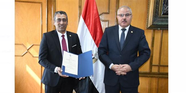 الدكتور تامر شوقي وكيلا لشئون التعليم والطلاب بكلية العلاج الطبيعي بجامعة القناة