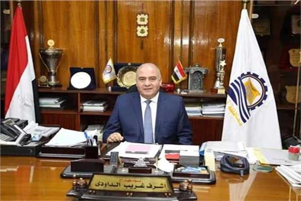 محافظ قنا يكرم الطلاب الفائزين بمسابقات الروبوت والبرمجة الدولية 