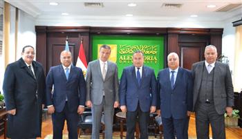 رئيس جامعة الاسكندرية يبحث مع رئيس البنك الزراعي المصري سبل تعزيز التعاون