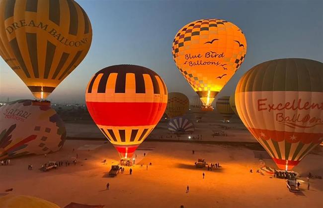 تحليق 43 بالونا طائرا يقل 1250 سائحا بسماء الأقصر