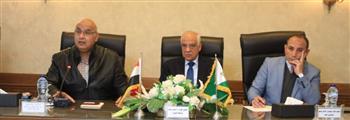 محافظ الجيزة يوجه بسرعة تحويل المرافق المتعارضة مع المشروعات القومية الجارية