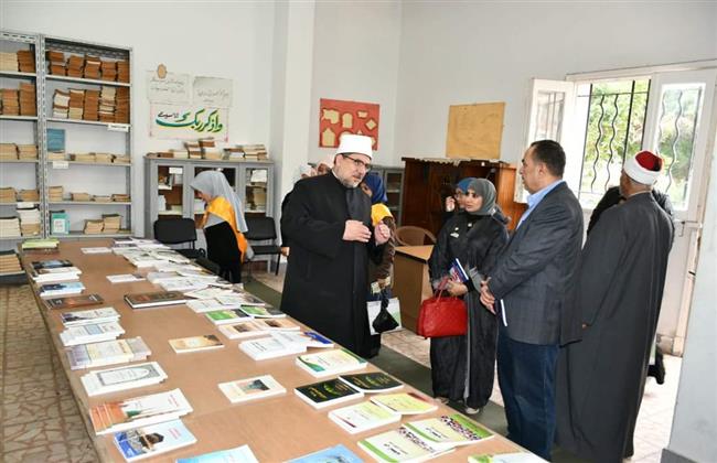 الإسكندرية .. وزير الأوقاف وسفير دولة الكويت يكرمان الطالبات الوافدات المتفوقات