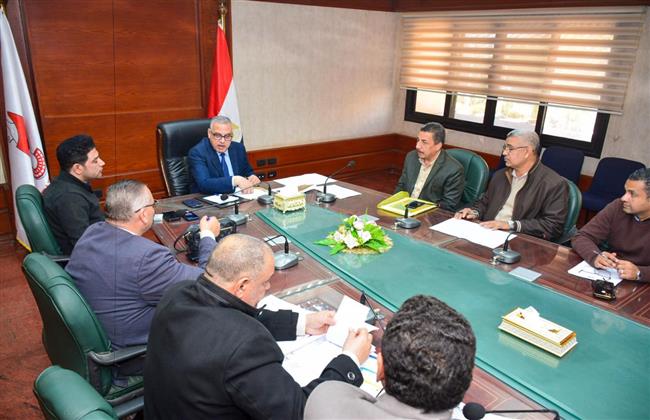 محافظ سوهاج يبحث الموقف التنفيذي لمشروع خط طرد صرف صحي المنشاة/العسيرات