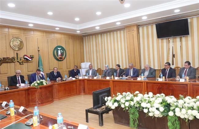 وزير التعليم ومحافظ المنوفية يعقدان اجتماعًا مع مديري الإدارات التعليمية بالمحافظة