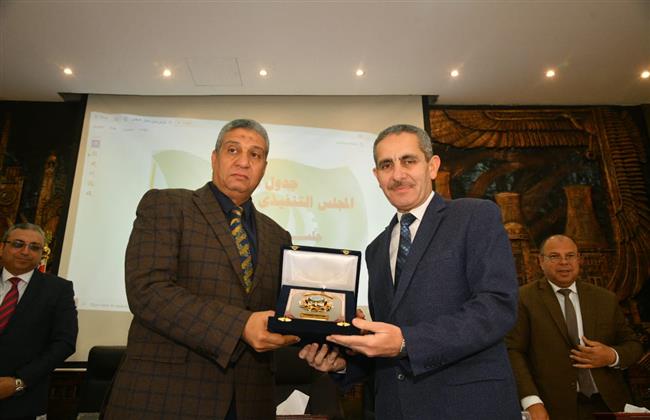 الغربية .. تكريم المهندس أحمد عابد لبلوغه سن المعاش