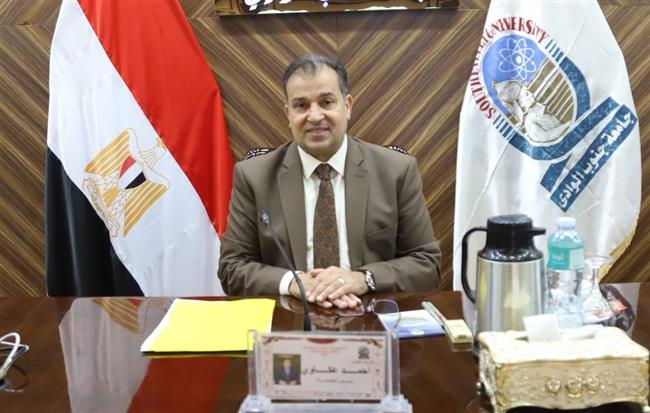 "عكاوي" يشارك في وضع حجر أساس مشروع أرض الجامعات المصرية بـ الوادي الجديد