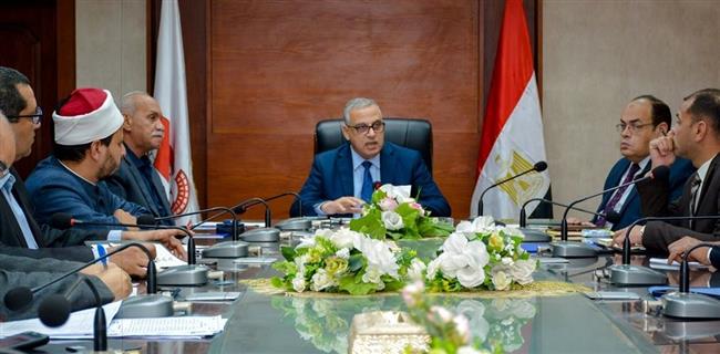محافظ سوهاج يوجه بالبدء الفوري في تجهيز وافتتاح معارض " أهلا رمضان "