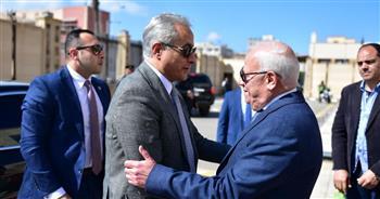 محافظ بورسعيد يستقبِل وزير العمل